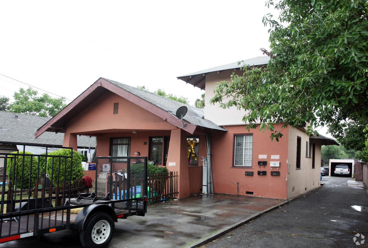 Primary Photo - Apartments