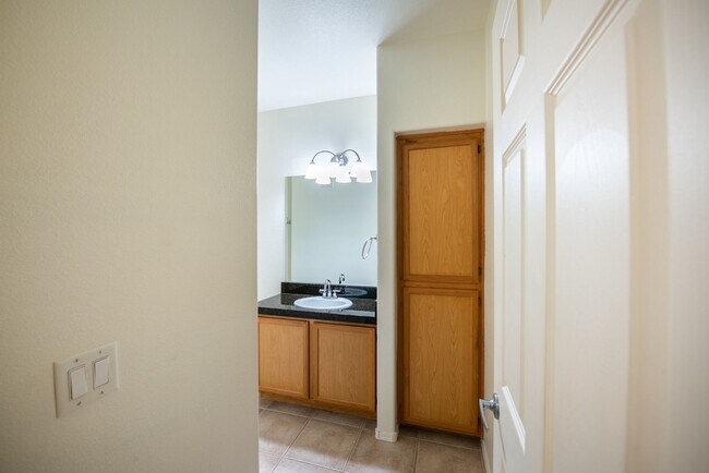 Foto del edificio - 2-Bedroom, 2-Bath House - Las Vegas, NV