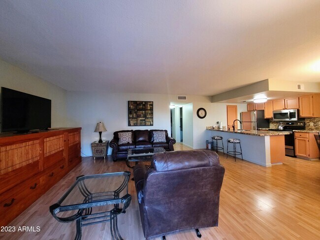 Foto del edificio - 2228 E Campbell Ave