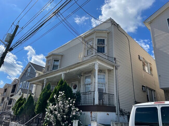 Building Photo - 66 Marshall St