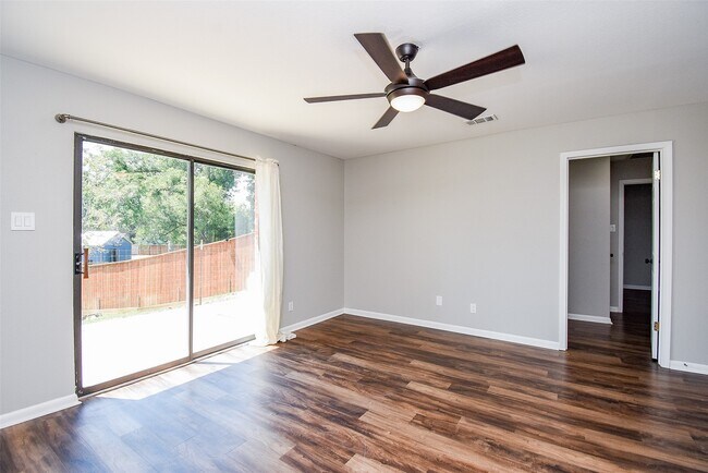 Building Photo - 1119 Edgewood Dr