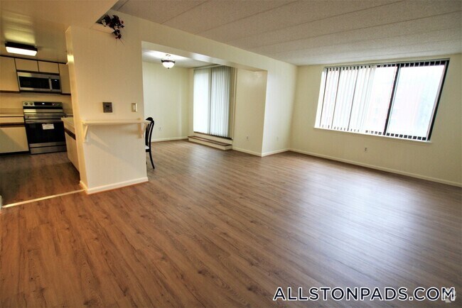 Building Photo - 85 Brainerd Rd