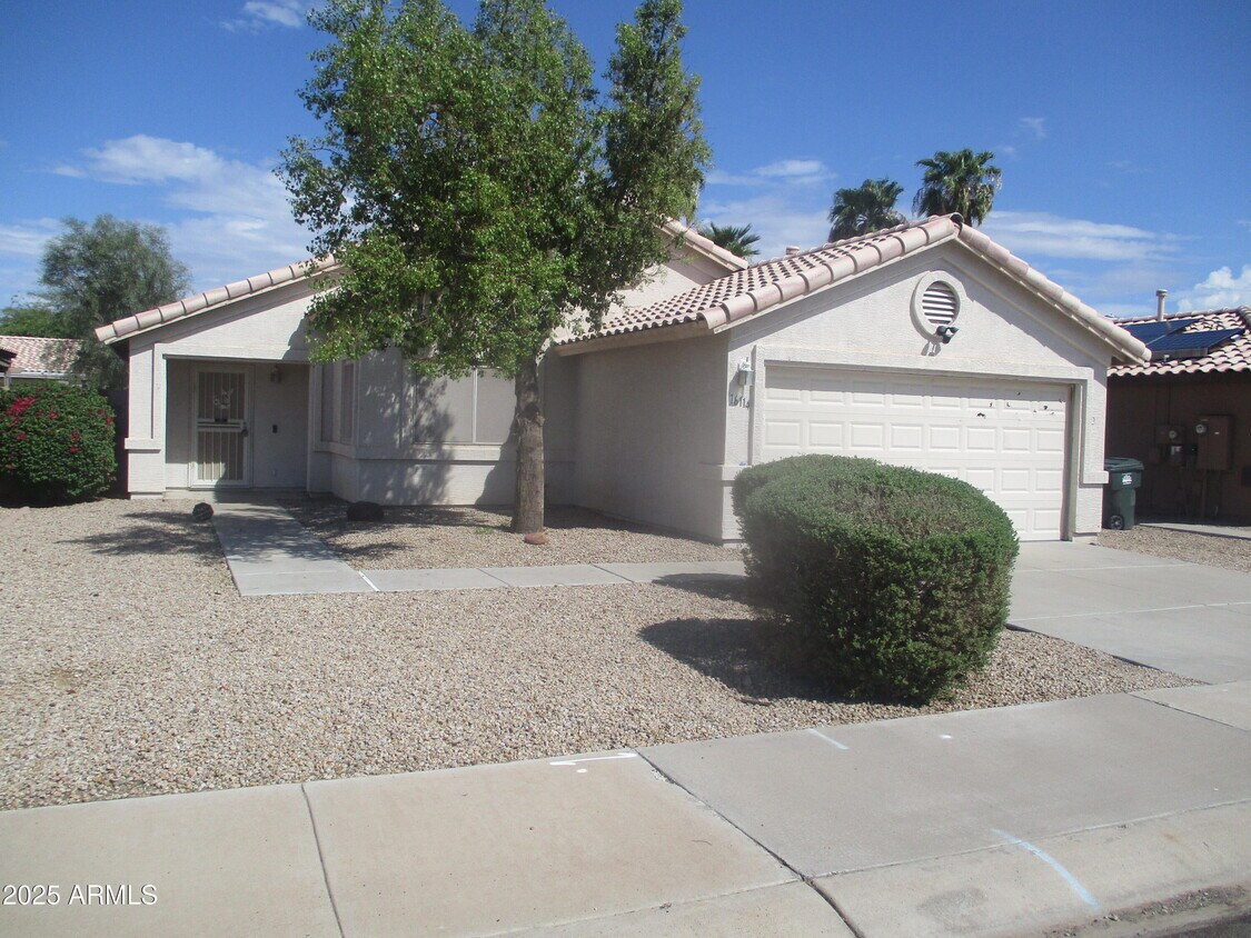 Foto principal - 16114 W Jackson St