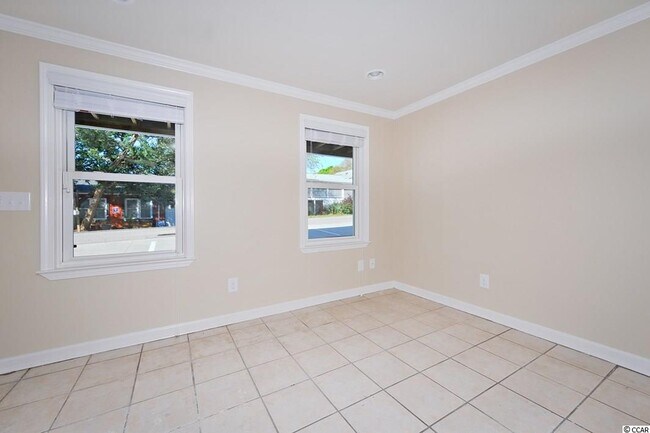 Building Photo - 4206 Seaview St