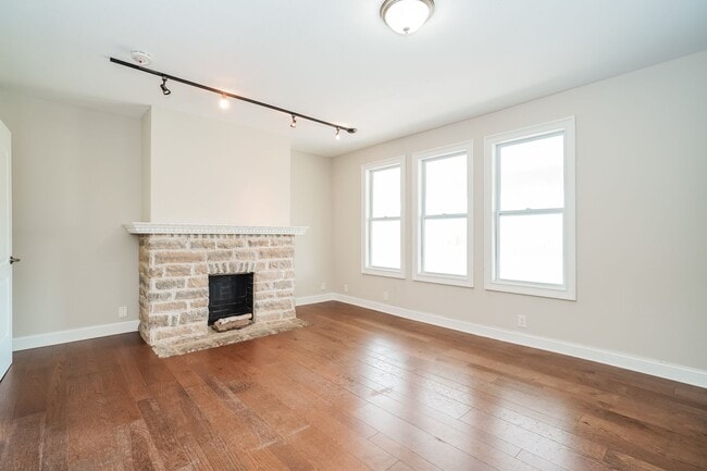 Building Photo - 764-766-766 Kelton Ave