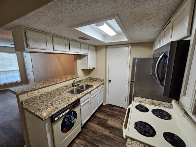 Foto del edificio - 2500 E Park Blvd