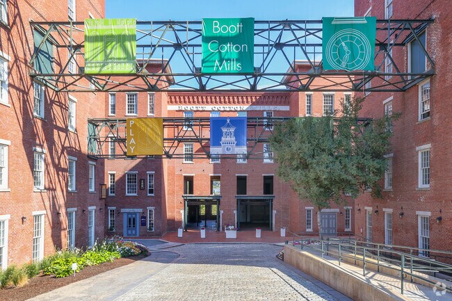 Exterior alternativo - The Apartments at Boott Mills