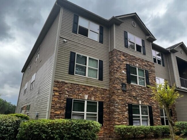 Building Photo - 5203 Fairington Club Drive