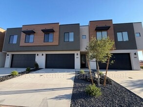 Building Photo - 589 E Hemsworth Ln