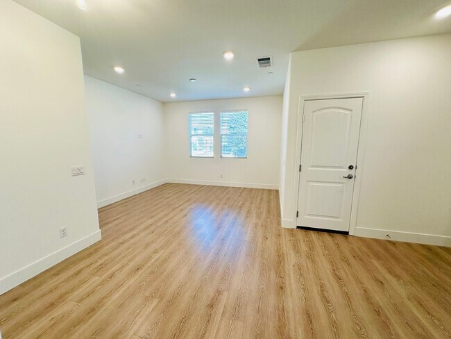 Foto del edificio - 10964 Roble St