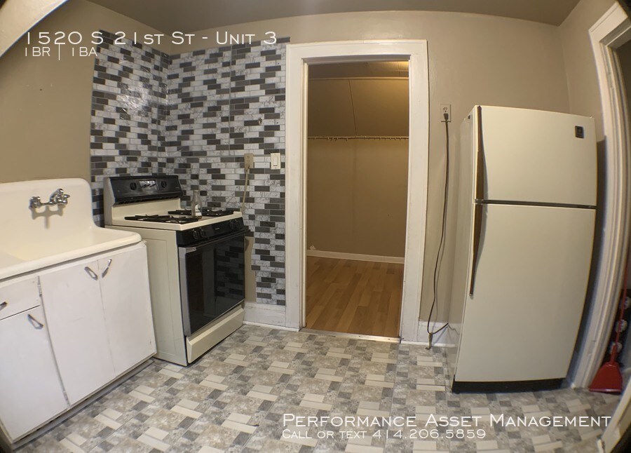 Primary Photo - Updated 1 BR on Milwaukee's South side