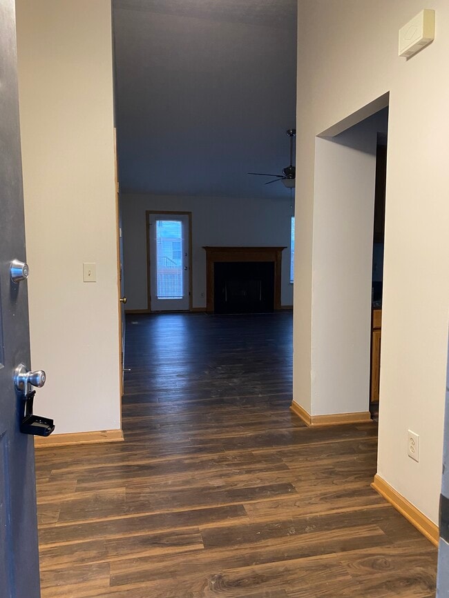 Building Photo - 4941 Petticoat Ct