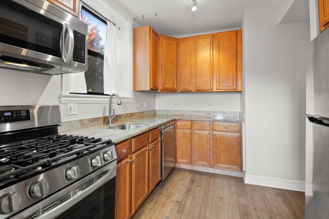 Building Photo - 2211 W Winona St