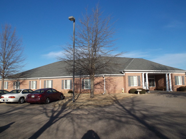 Building Photo - Willow Oaks Independent Living