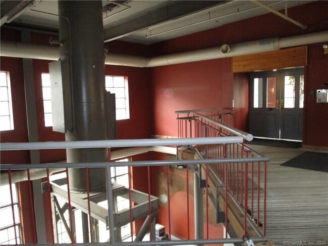 Building Photo - 68 Thermos Ave