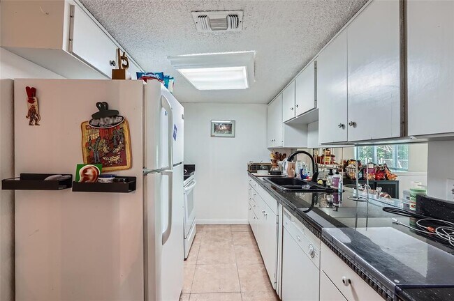 Foto del edificio - 6810 Thorncliffe Dr