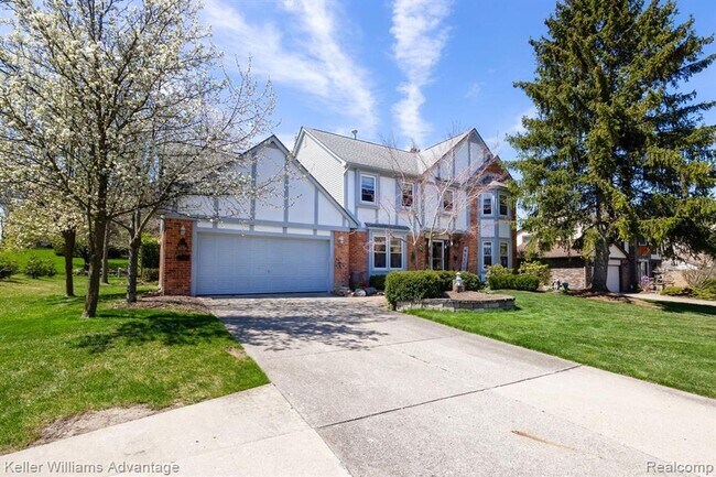 Building Photo - Beautiful Home