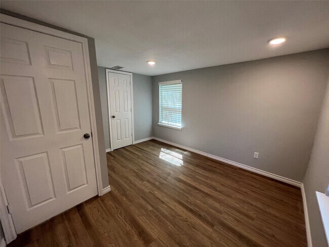 Building Photo - 1309 Crockett St