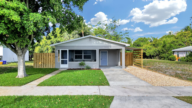 Building Photo - 240 NW 9th Ave