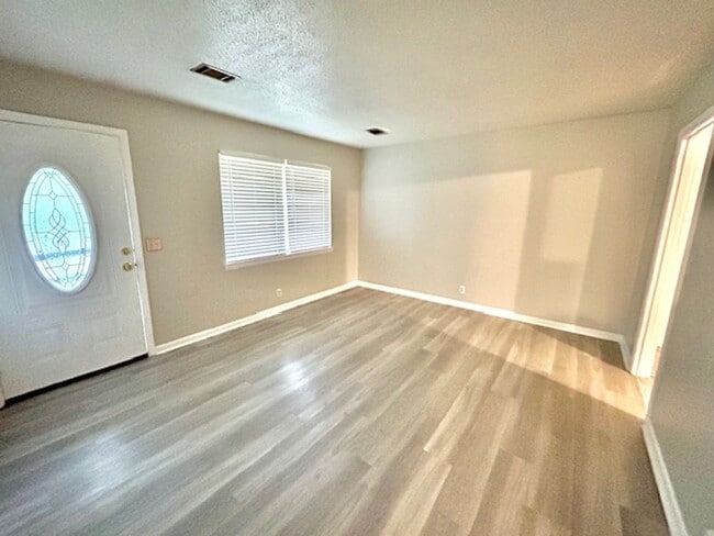 Foto del edificio - 3305 E Tucker Dr NW