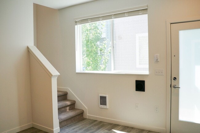 Modern & Sleek One-Bedroom Townhouse Ready... - Modern & Sleek One-Bedroom Townhouse Ready...