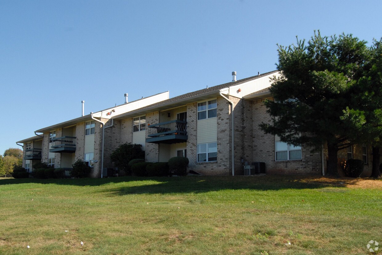 MillBrook Village Apartments in Edison, NJ