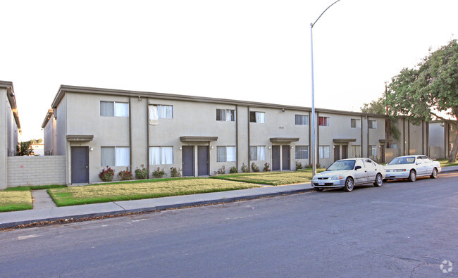 Foto del edificio - The Village Townhomes