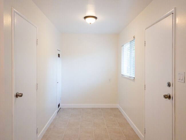 Building Photo - 971-983 Jackson St