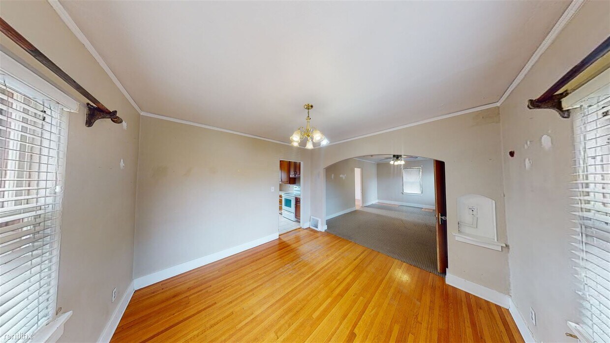 Building Photo - 3 br, 2 bath House - 811 E Avenue B