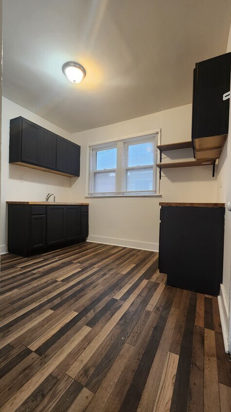 Primary Photo - 2275 Clairmount St