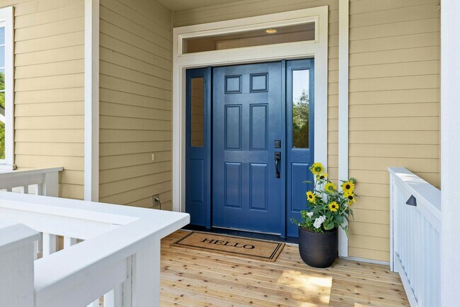 Building Photo - Immaculate 4 Bedroom Home Close to Schools