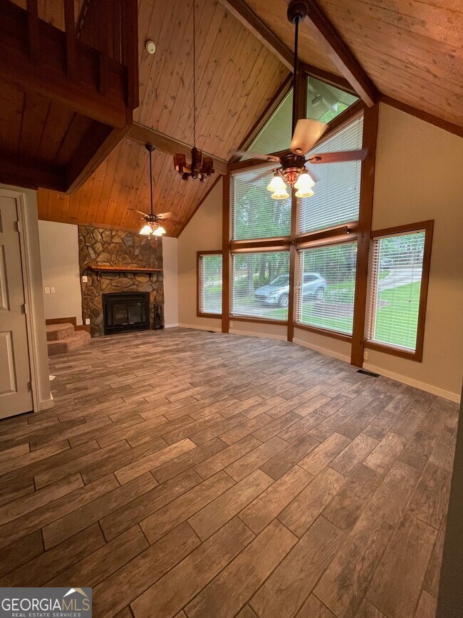 Foto del edificio - 5095 Cumberland Ct
