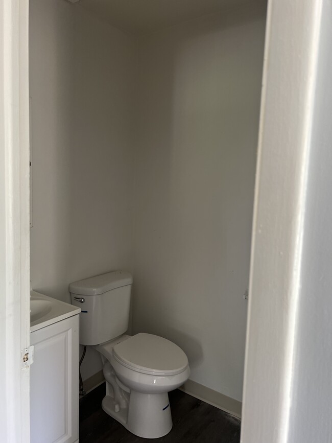 Apt 35 - Holly Oak Manor