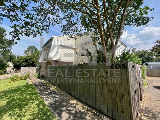 Foto del edificio - COMING SOON! 3 Bedroom Home in Fox Run!