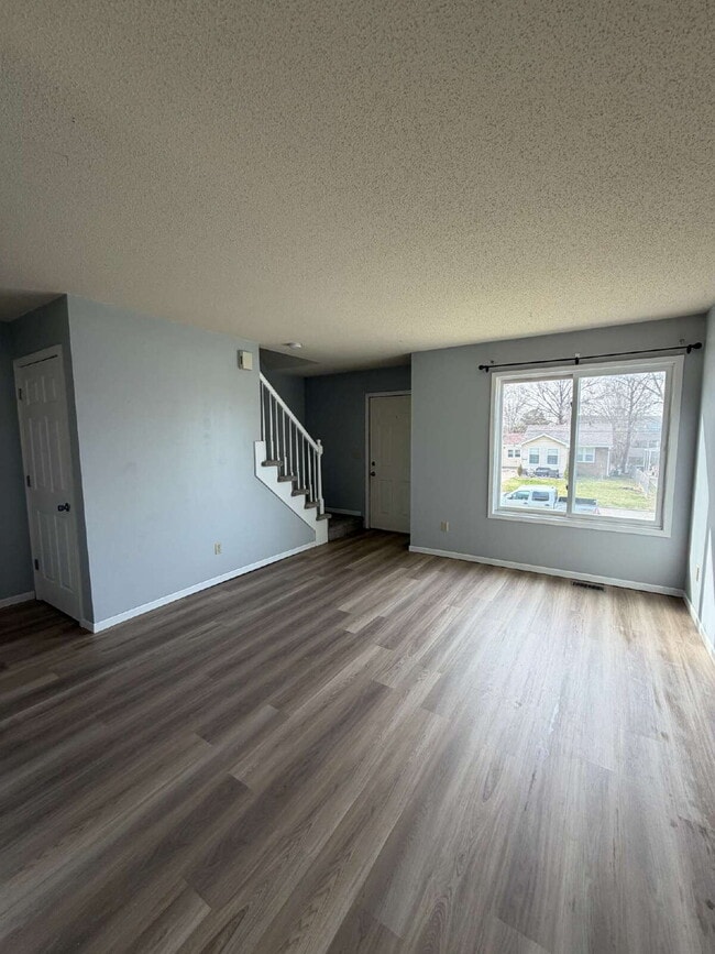 Building Photo - Newly renovated 2-bedroom 1.5 bath townhouse Near Merle Hay Mall!