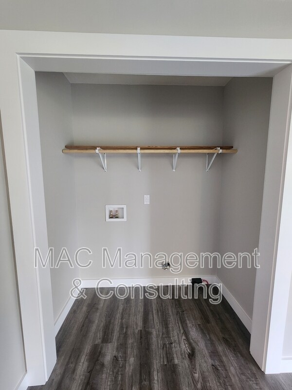 Foto del edificio - 1067 Crescent Dr