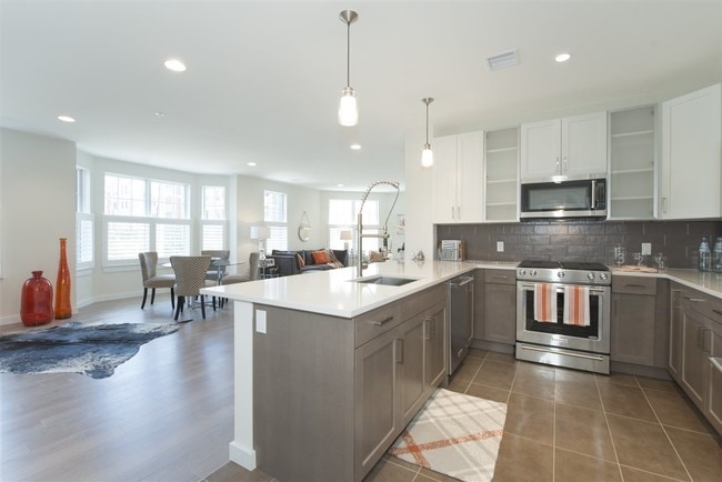 Building Photo - 128 Harrison St