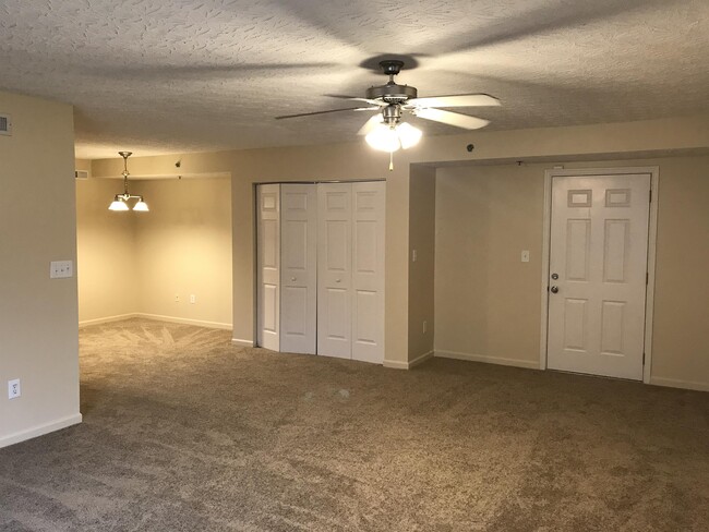 Building Photo - 19 Rose Garden Ln
