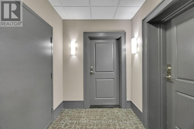 Building Photo - 330 Ridout St N