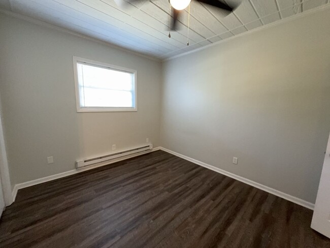 Building Photo - Available Now! 1 Bedroom 1 Bathroom Unit! ...