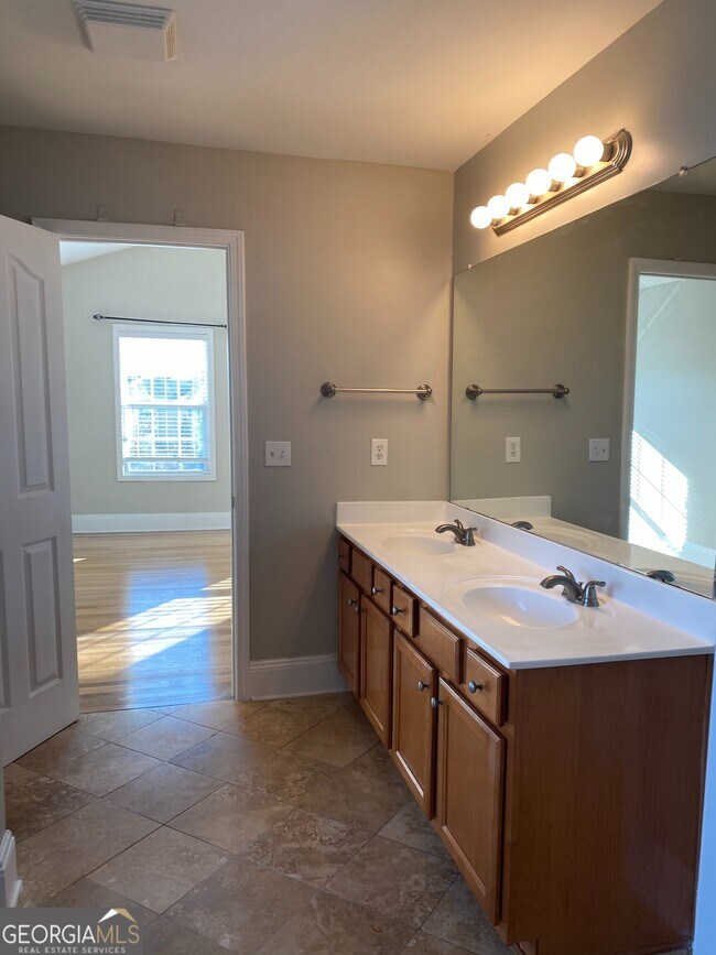 Building Photo - 2100 Cabela Dr