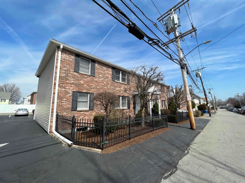 Primary Photo - 14 Cutter St