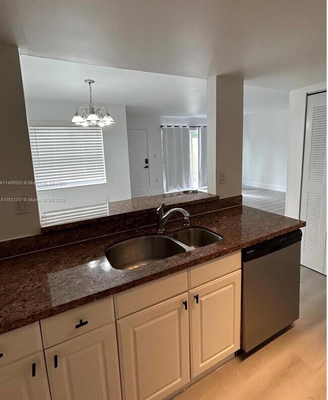 Foto del edificio - 365 NW 85th Ct