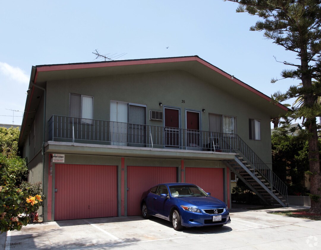 Primary Photo - 35 Esperanza Ave