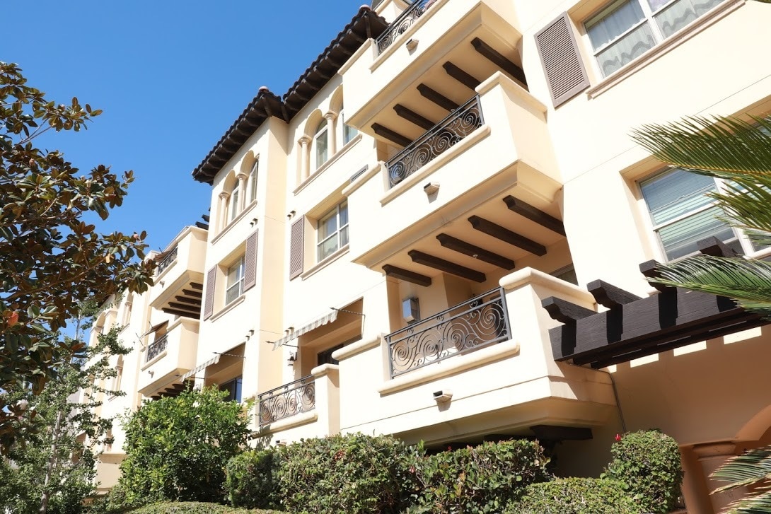 5037 Rosewood Ave Unit 108, Los Angeles, CA 90004 Condo for Rent in
