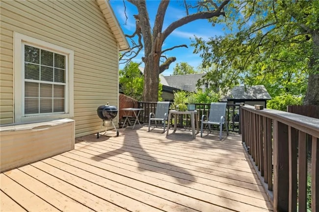 Building Photo - 315 S School Ave