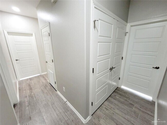 Building Photo - 13 13th St