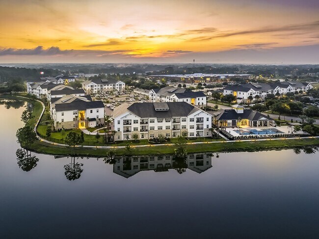 Foto del edificio - The Clarke at Kendall Town Apartments