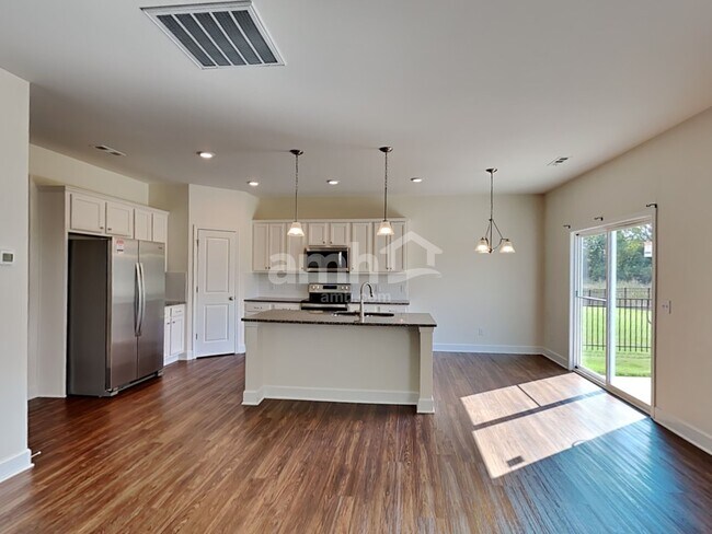 Building Photo - 3035 Esquire Dr