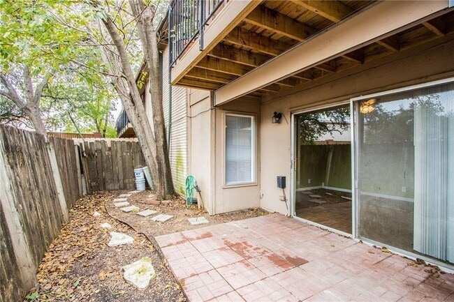 Building Photo - 2600 Penny Ln